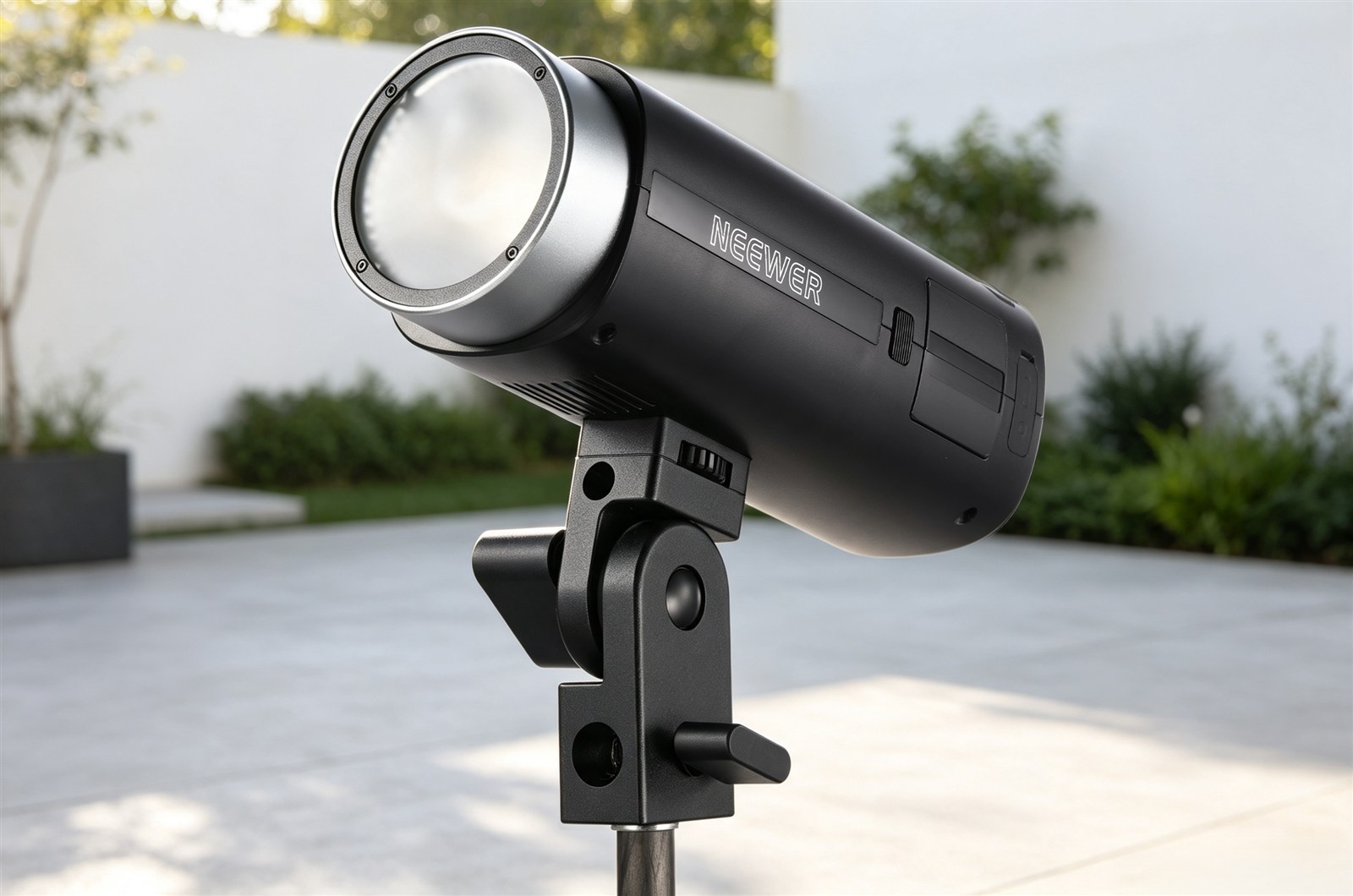 NEEWER Q200 200Ws outdoor strobe with metal handle, app control, battery, charger, and carrying bag