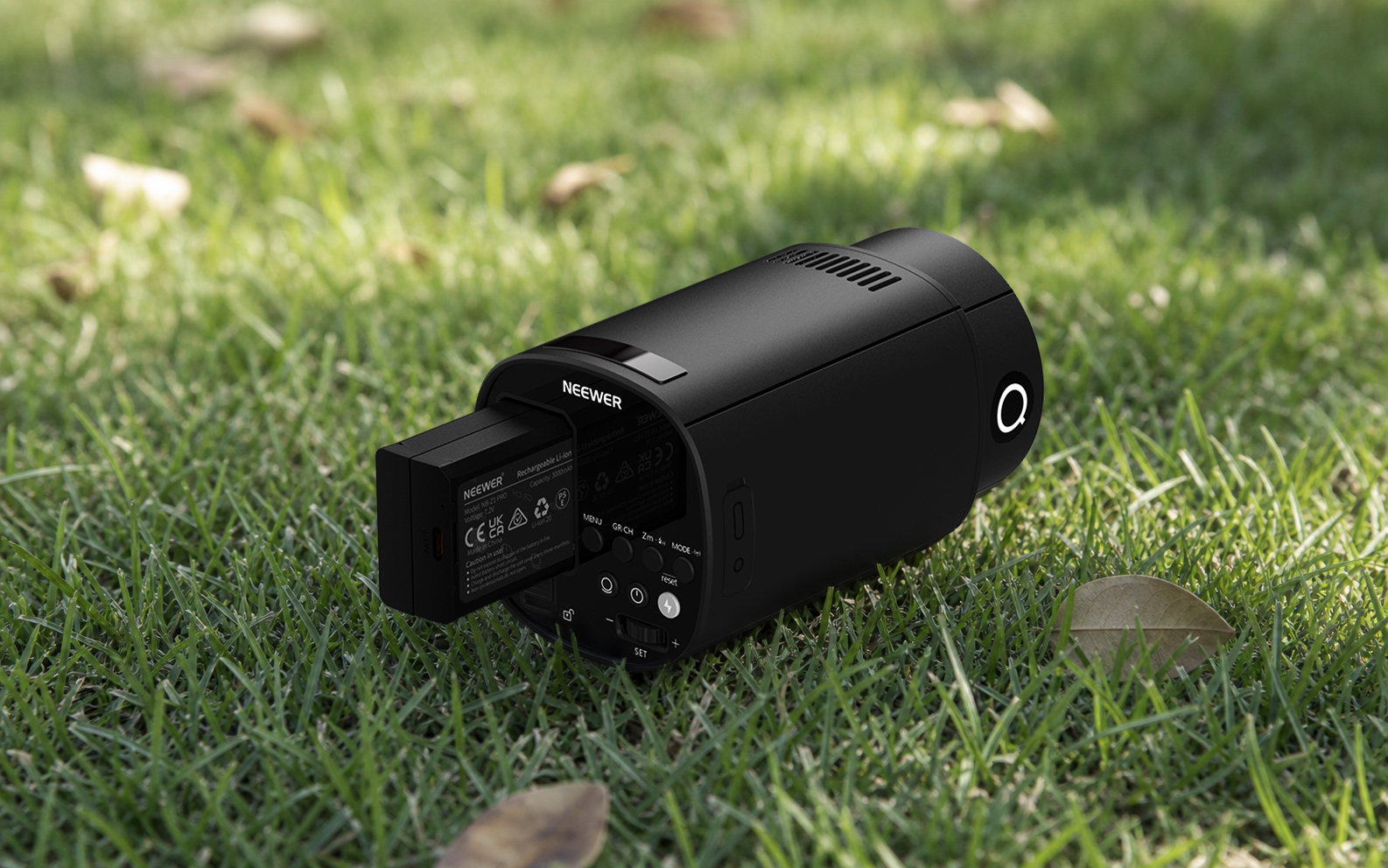 NEEWER Q120 battery compartment for portable strobe flash use